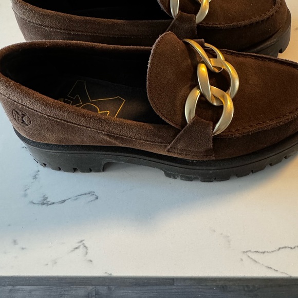 Beautiful brown suede loafers worn once. Gorgeous gold accents chain. - Picture 8 of 11
